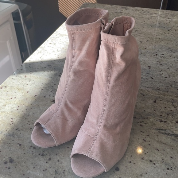 MIA Open-toed Booties in Blush Pink GUC and super cute! Size 8.5 - Picture 3 of 13
